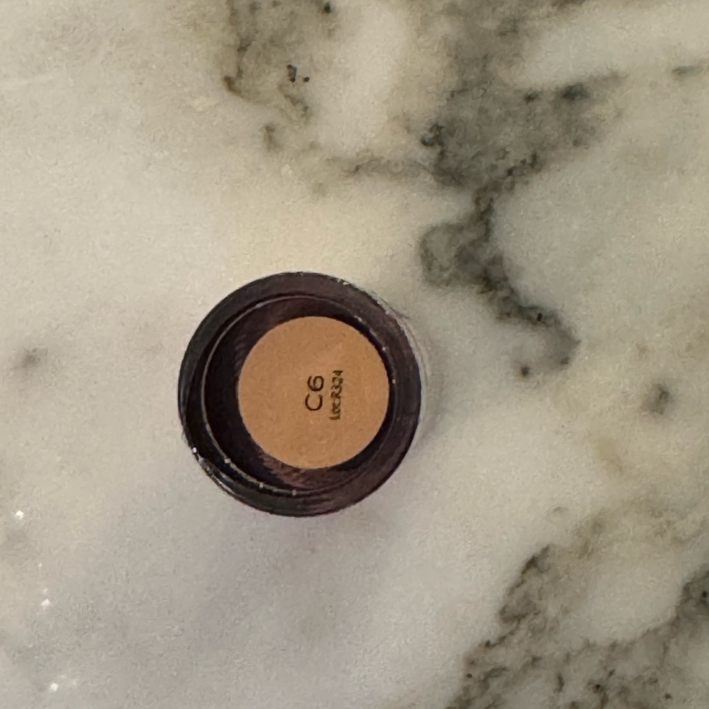 New! Revolution Conceal & Define Infinite C6 - Picture 8 of 9